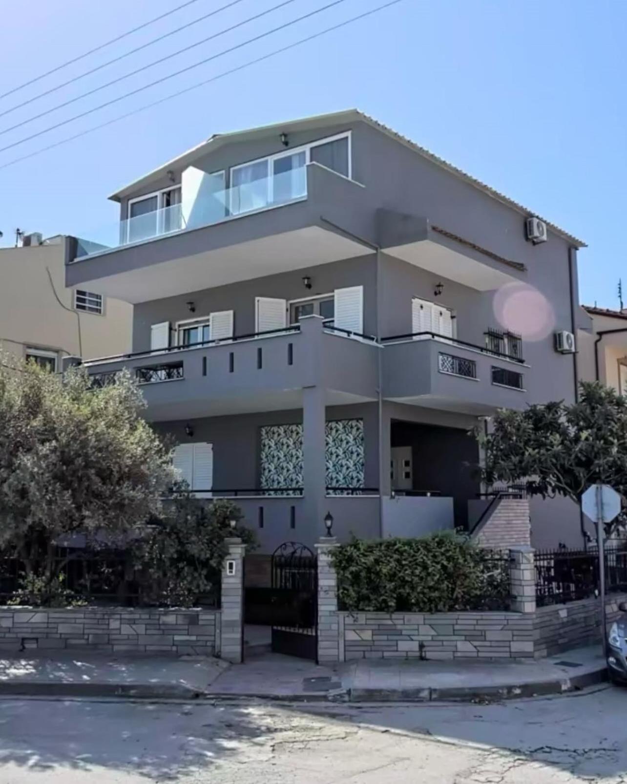 Glykanisos Suites Néa Péramos 外观 照片
