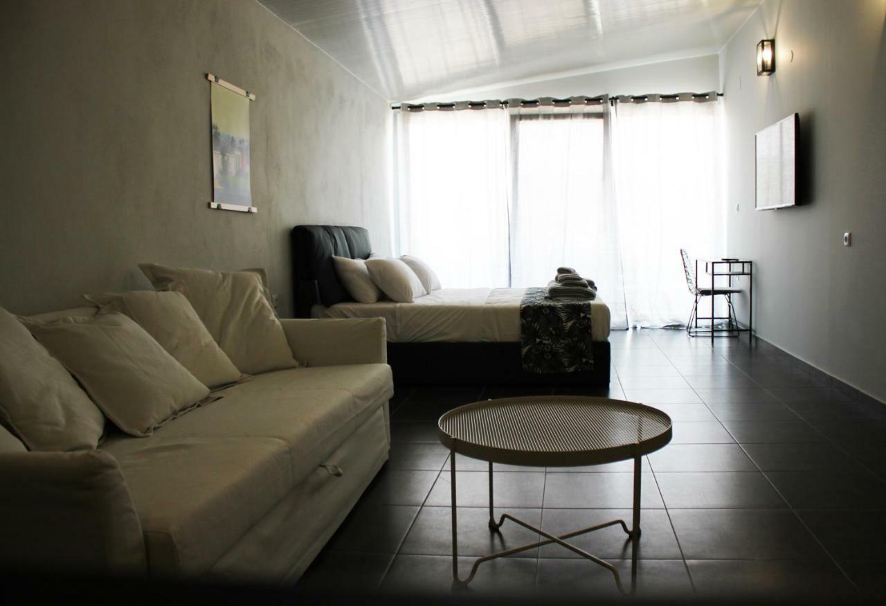 Glykanisos Suites Néa Péramos 外观 照片